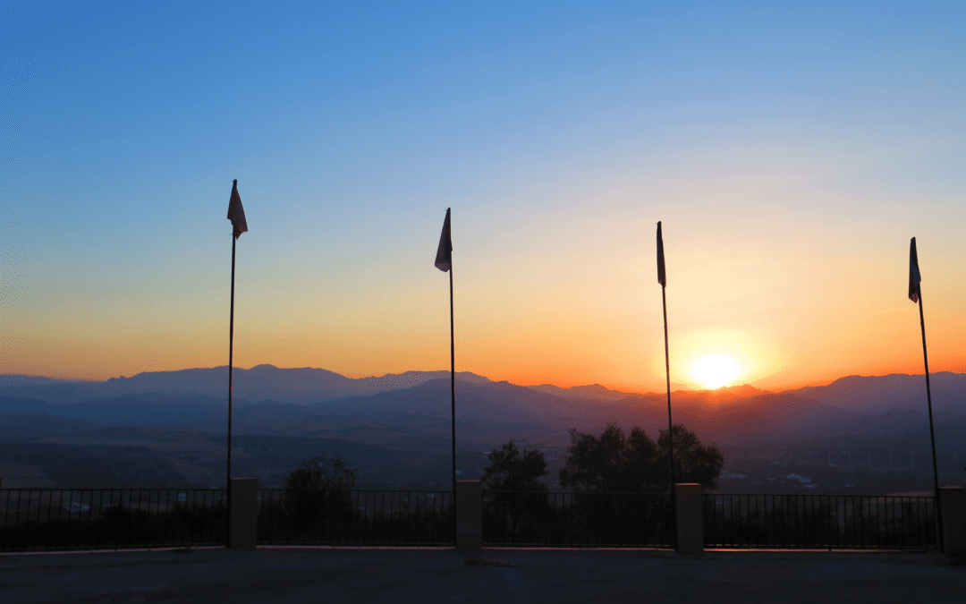 promo-drapeaux-coucher-de-soleil-drapeaux-sur-mat-pavoisement