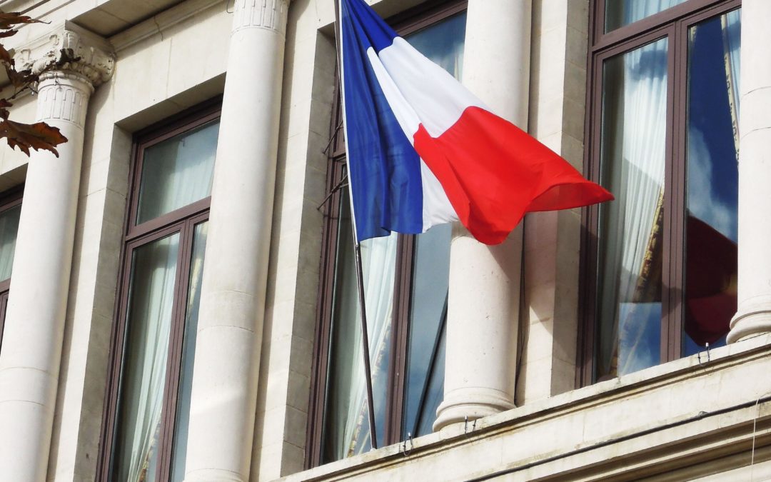 promo-drapeaux-pavoisement-drapeau-france-bleu-blanc-rouge-pourquoi-pavoiser